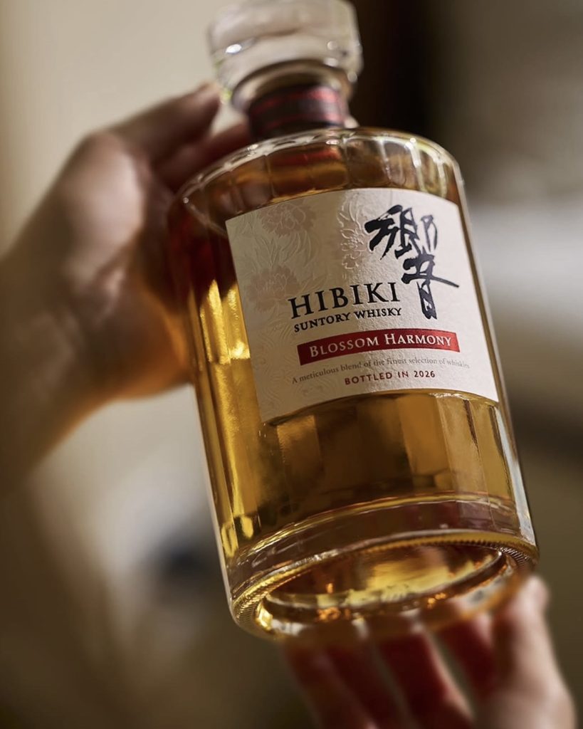 Hibiki Blossom Harmony 2026 Collector Edition – whisky Nhật Bản giới hạn với thiết kế lấy cảm hứng từ Sakura, nghệ thuật Shuki và triết lý Yobitsugi của Nhật Bản.